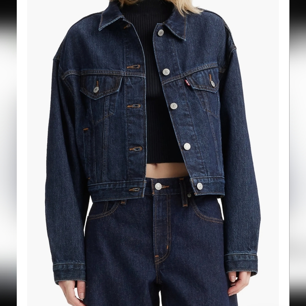 Levi's 90s Trucker Jacket in the color "Shaded Blue", Classic! Cropped & Cute